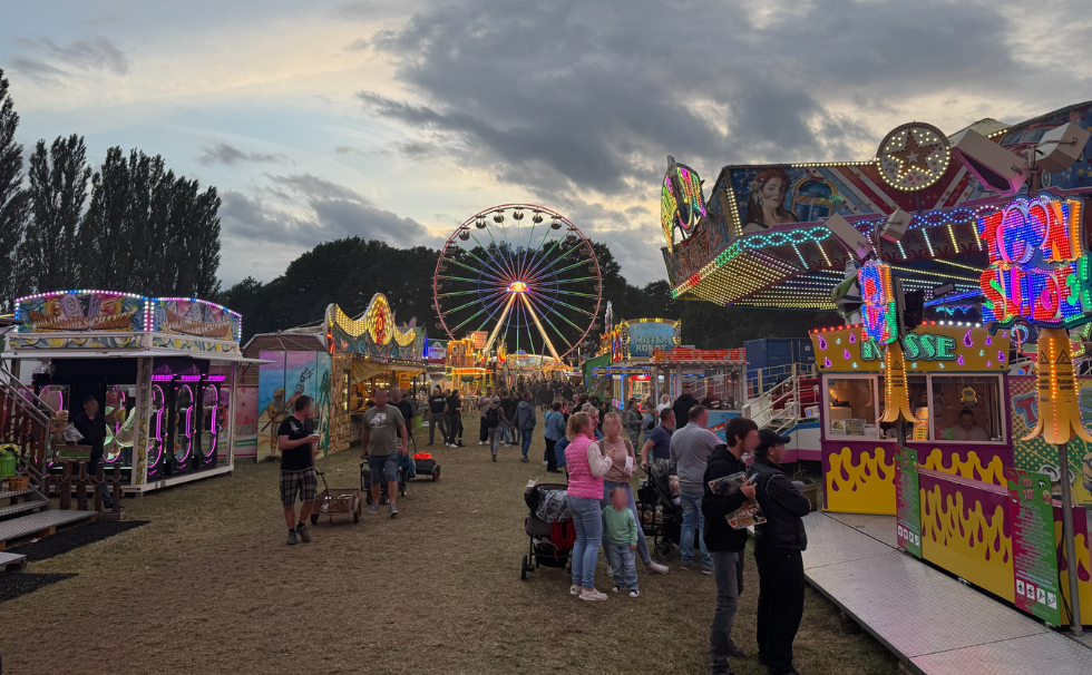 Visitors among the fairground rides at Havelberg’s horse fair